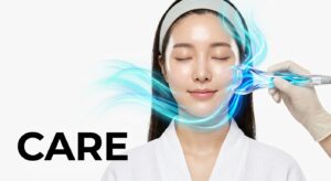 여드름 시술 후 진정 케어를 받는 평온한 표정의 여성 모델